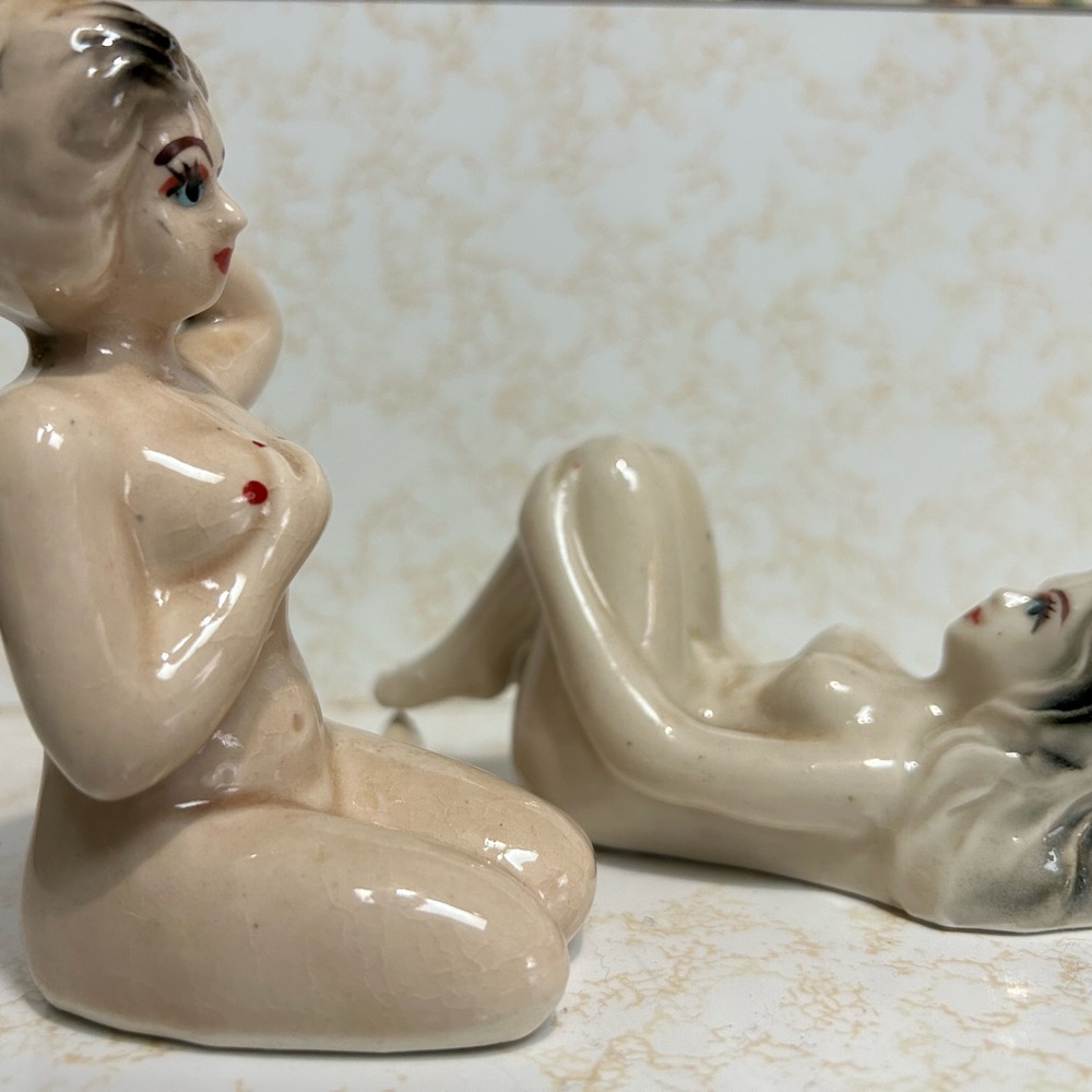 Vintage Ceramic Nude ladies salt and pepper shaker set - Picture 8 of 12
